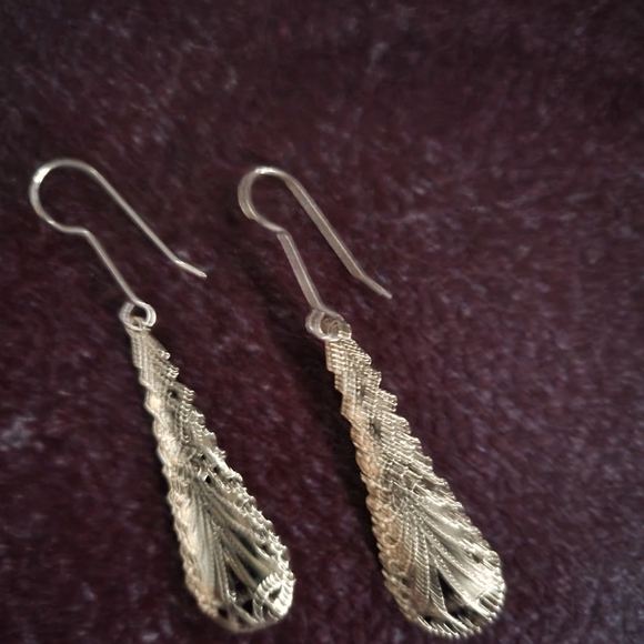 Gold Earings - Picture 1 of 2